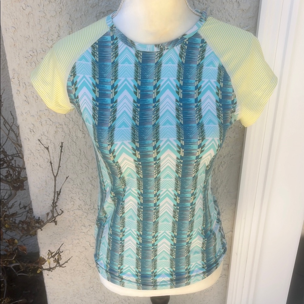 Carve Designs Women's Blue/Yellow Design Short Sleeve Rashguard Size S